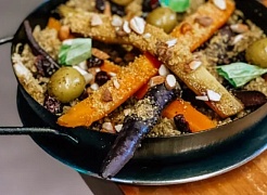 La parrilla de Villa Crespo donde las brasas no llevan carne: hongos, vegetales y mucho fuego